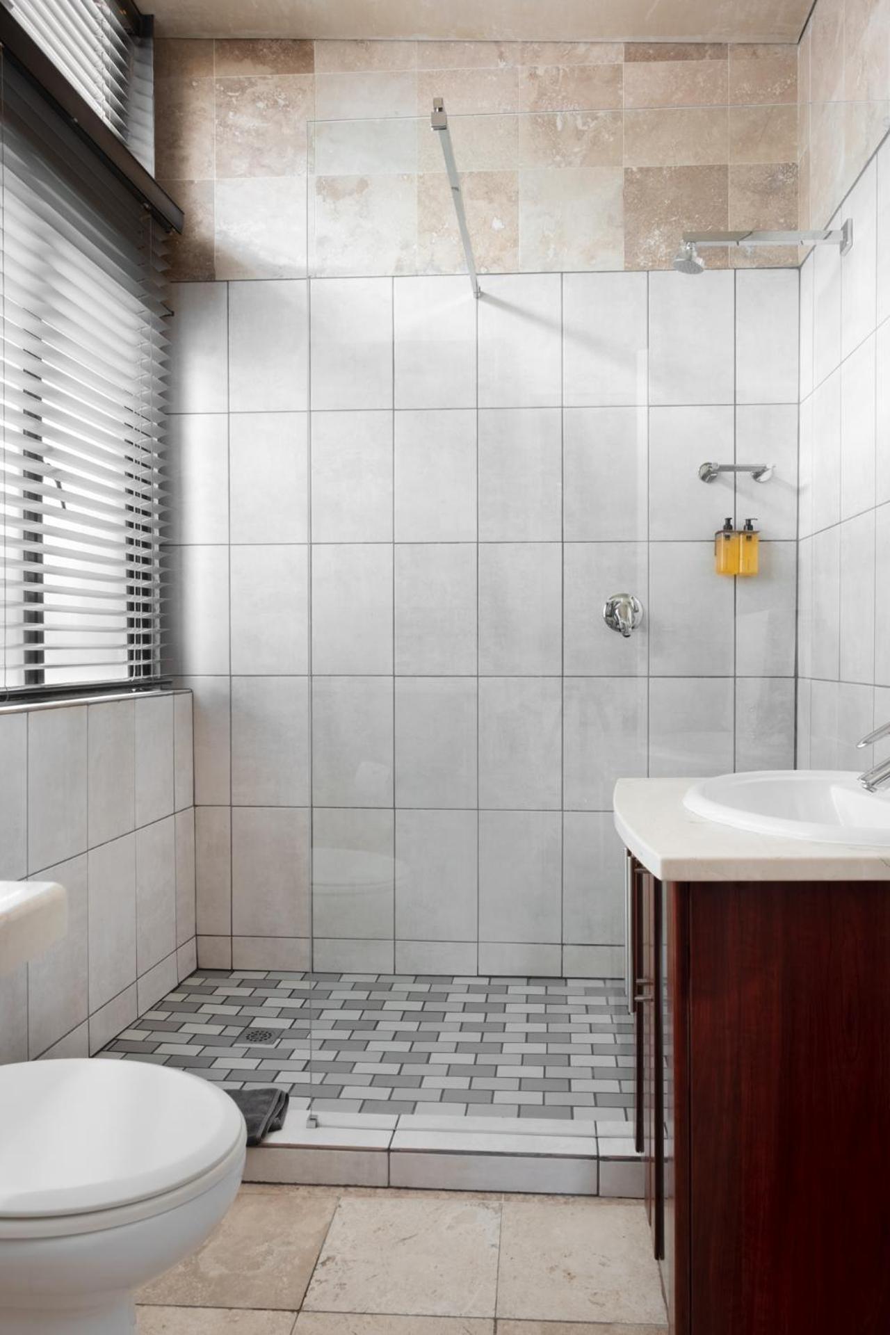 Lägenhet på 84 m² i Stellenbosch Central, med 2 sovrum och 2 badrum  Exteriör bild