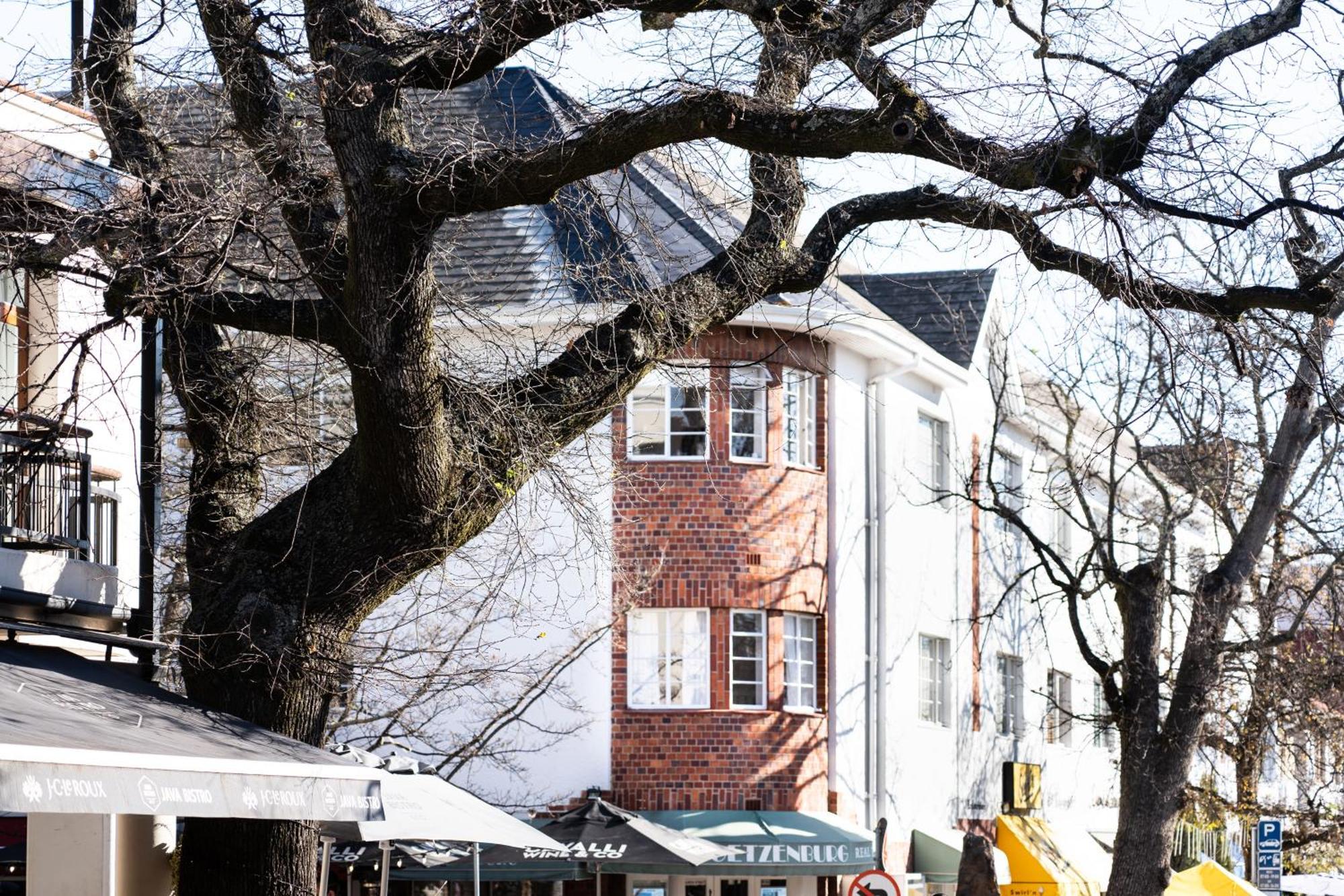 Lägenhet på 84 m² i Stellenbosch Central, med 2 sovrum och 2 badrum  Exteriör bild